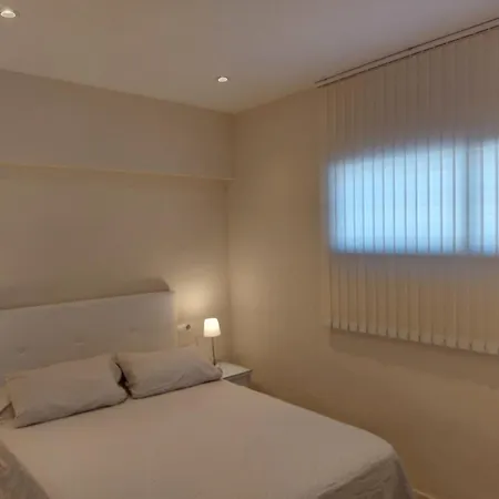 Apartamento Vistas Al Mar. Junto A La Playa. Garaje Y Piscina. *