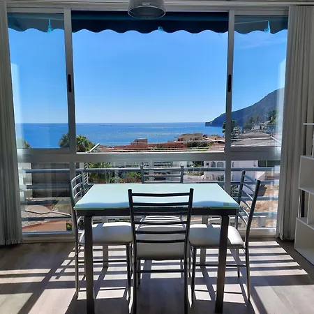 Vistas Al Mar. Junto A La Playa. Garaje Y Piscina. Calpe