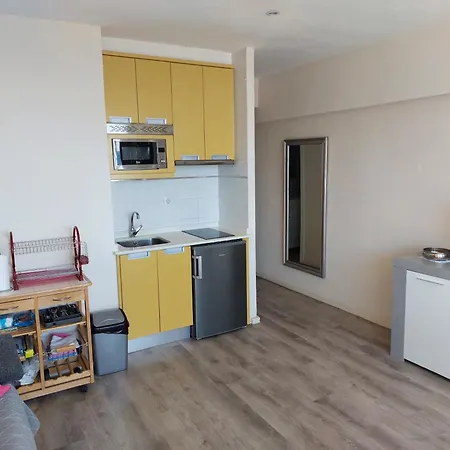 Apartamento Vistas Al Mar. Junto A La Playa. Garaje Y Piscina. *