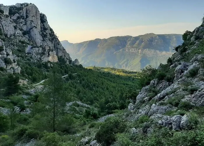 Vistas Al Mar. Junto A La Playa. Garaje Y Piscina. *