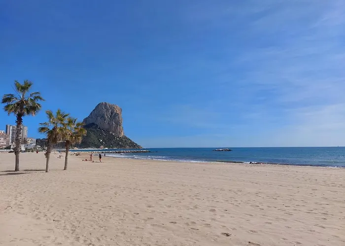 Vistas Al Mar. Junto A La Playa. Garaje Y Piscina.