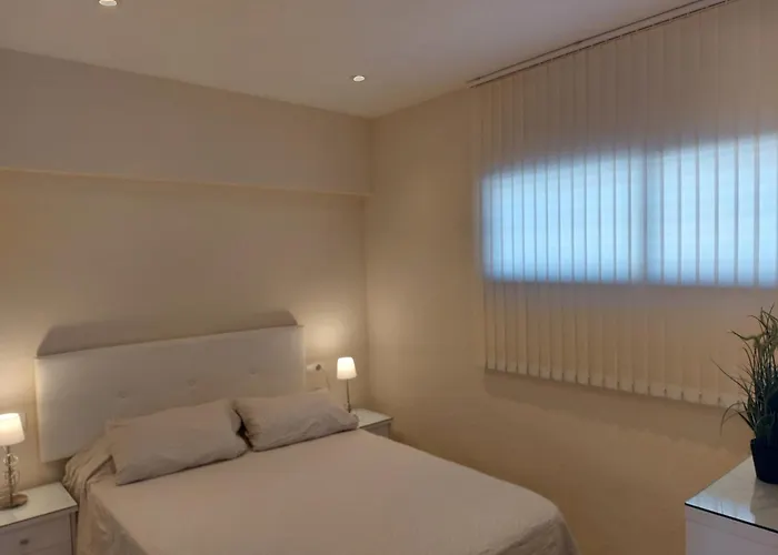 Apartamento Vistas Al Mar. Junto A La Playa. Garaje Y Piscina. *