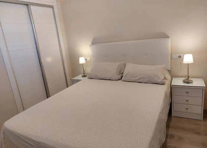 Vistas Al Mar. Junto A La Playa. Garaje Y Piscina. Apartamento Calpe