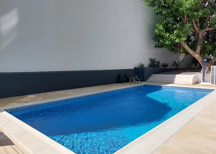 Vistas Al Mar. Junto A La Playa. Garaje Y Piscina. Apartamento Calpe