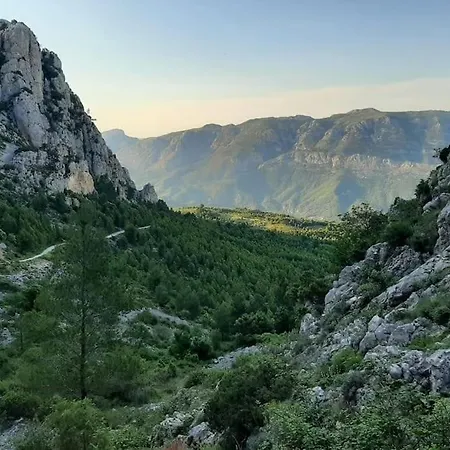 Vistas Al Mar. Junto A La Playa. Garaje Y Piscina. *