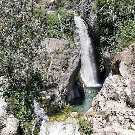 Vistas Al Mar. Junto A La Playa. Garaje Y Piscina.