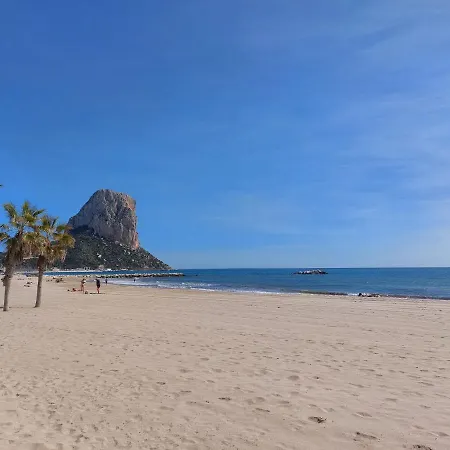 Vistas Al Mar. Junto A La Playa. Garaje Y Piscina.