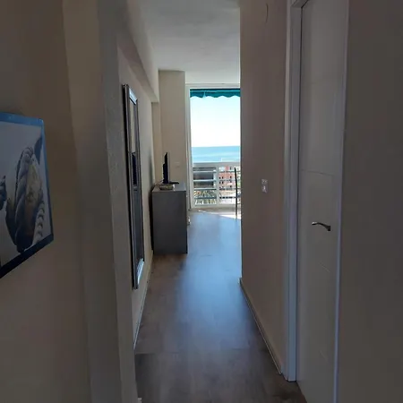 Vistas Al Mar. Junto A La Playa. Garaje Y Piscina.