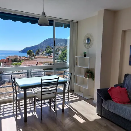 Vistas Al Mar. Junto A La Playa. Garaje Y Piscina.