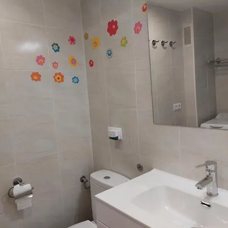 Vistas Al Mar. Junto A La Playa. Garaje Y Piscina. Apartamento Calpe