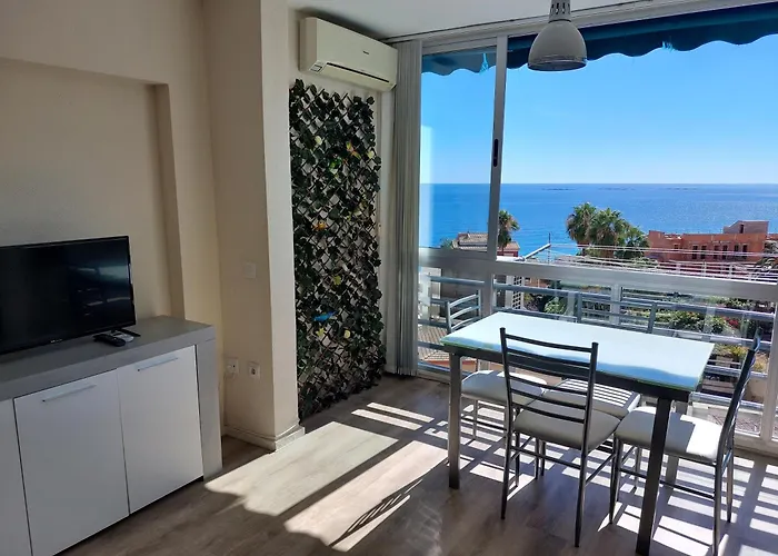 Vistas Al Mar. Junto A La Playa. Garaje Y Piscina.